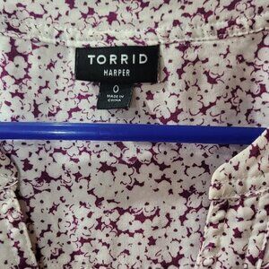 Torrid Harper blouse size 0 floral purple white short sleeve v neck